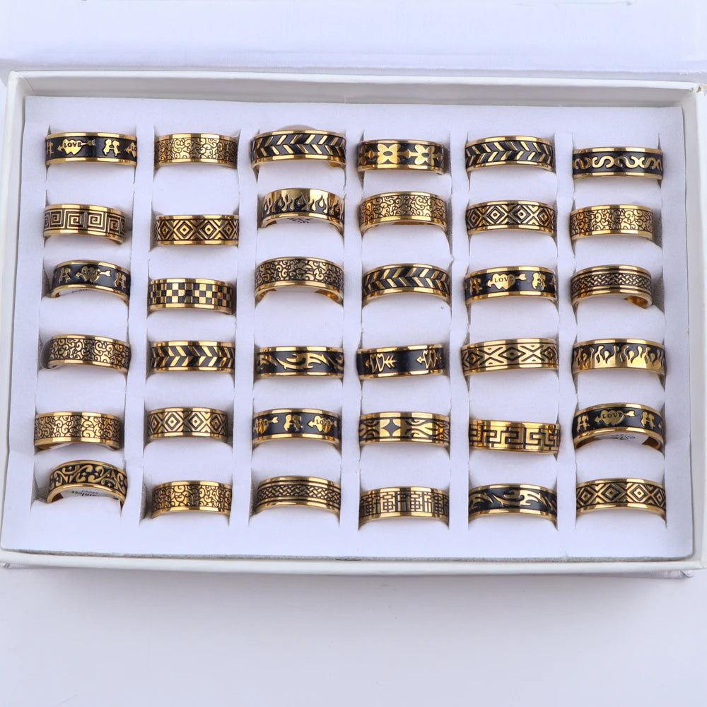 Retro vintage rings in stainless steel with engraved patterns, ideal for wedding and bridal sets. Includes men's engagement and wedding bands.