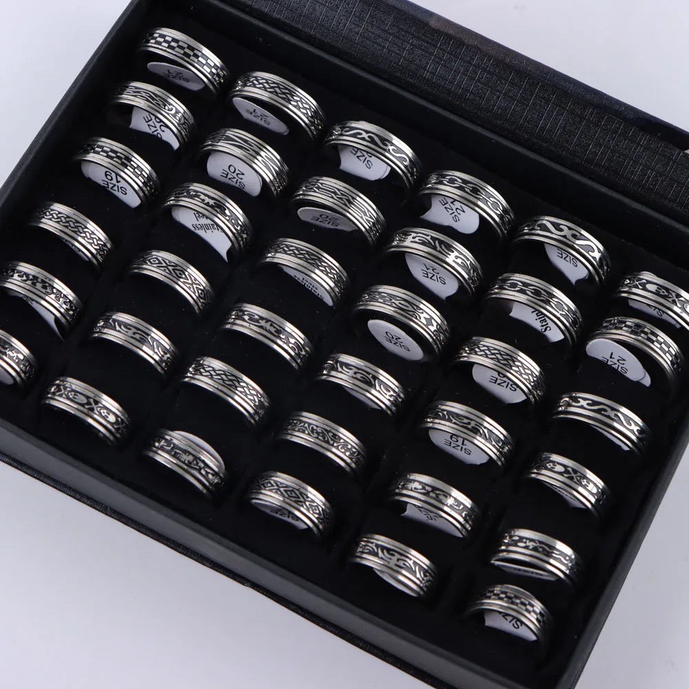 Retro vintage rings in stainless steel with engraved patterns, ideal for wedding and bridal sets. Includes men's engagement and wedding bands.