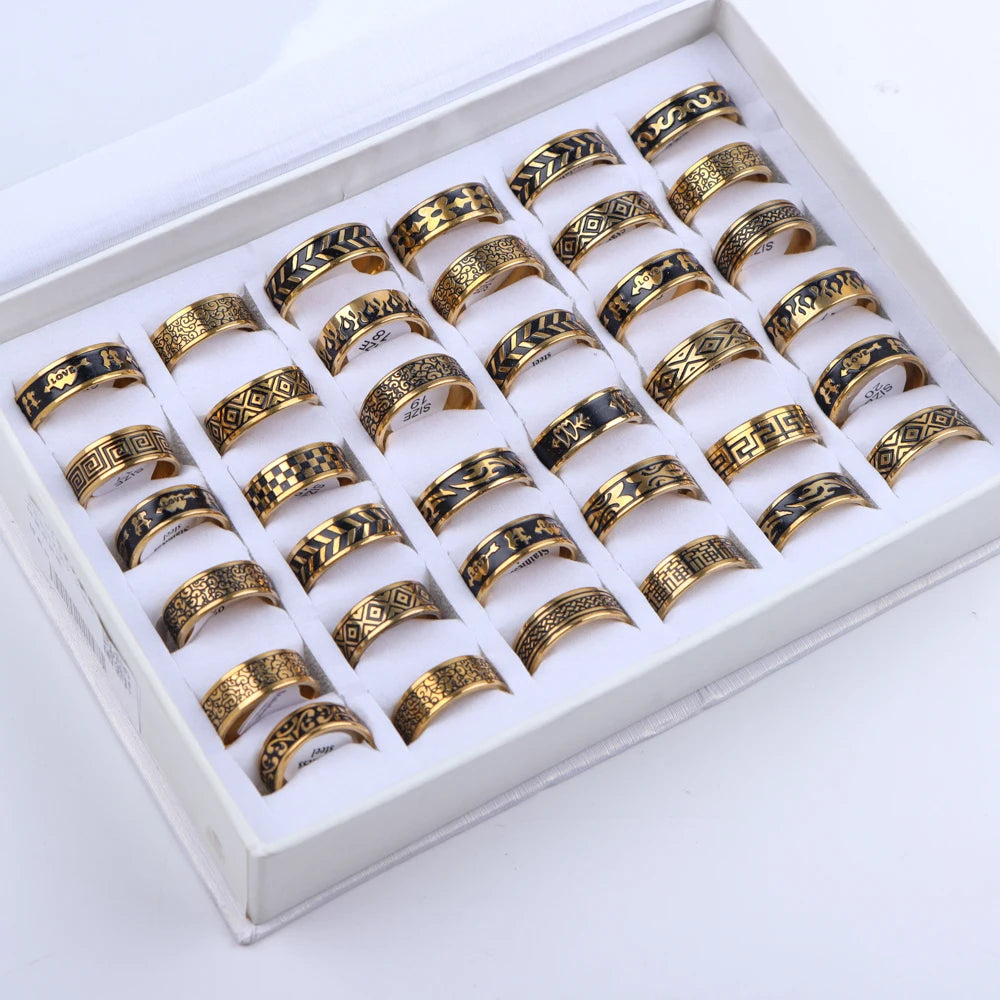 Retro vintage rings in stainless steel with engraved patterns, ideal for wedding and bridal sets. Includes men's engagement and wedding bands.